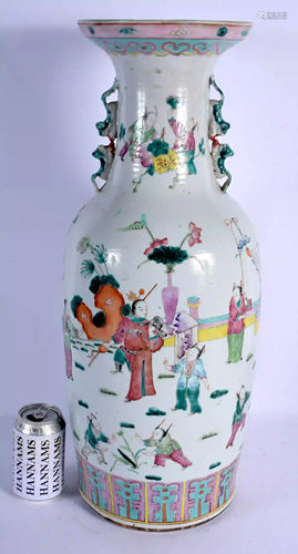 A LARGE 19TH CENTURY CHINESE FAMILLE ROSE PORCELAIN