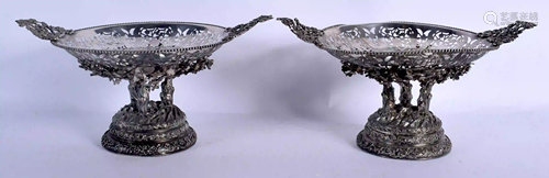 A PAIR OF 19TH CENTURY CHINESE EXPORT TWIN HANDLED