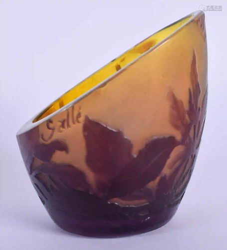 A FRENCH CAMEO GLASS VASE. 8 cm x 6 cm.