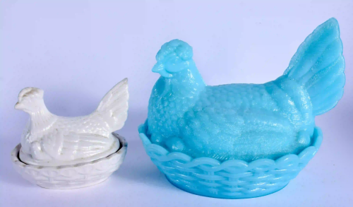 AN ANTIQUE SOWERBY TYPE PRESSED GLASS HEN BOX AND COV…