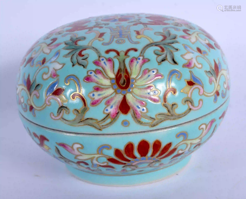 A 19TH CENTURY CHINESE PORCELAIN BOX AND COVER Qing,