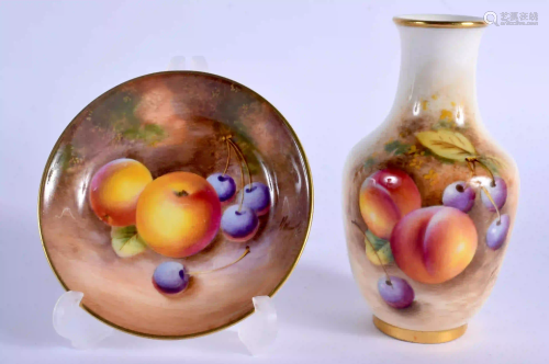 ´Royal Worcester vase painted with fruit by Roberts,