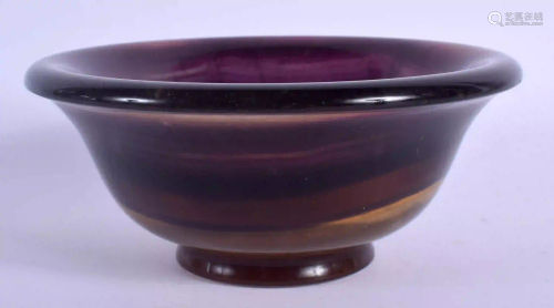 A CONTINENTAL BLUEJOHN STYLE BOWL. 15 cm wide.