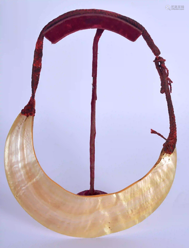 AN UNUSUAL PAPUA NEW GUINEA TRIBAL CARVED SHELL