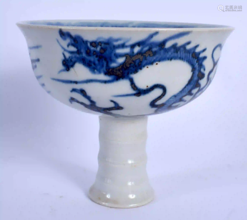 A 19TH CENTURY CHINESE BLUE AND WHITE PORCELAIN STEM