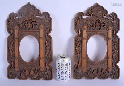 A VERY RARE PAIR OF 19TH CENTURY CHINESE CARVED