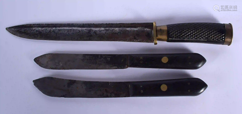 AN ANTIQUE KNIFE together with two others. Largest 32