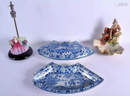 AN UNUSUAL 19TH CENTURY STAFFORDSHIRE BLUE AND WHITE