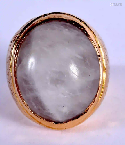 AN EARLY 20TH CENTURY CHINESE 22CT GOLD AND PALE