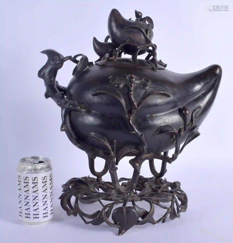 A VERY LARGE 18TH/19TH CENTURY CHINESE BRONZE PEACH