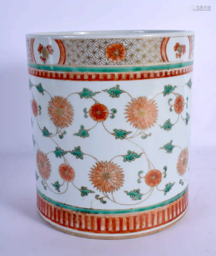 A LARGE 19TH CENTURY CHINESE PORCELAIN BRUSH POT Late