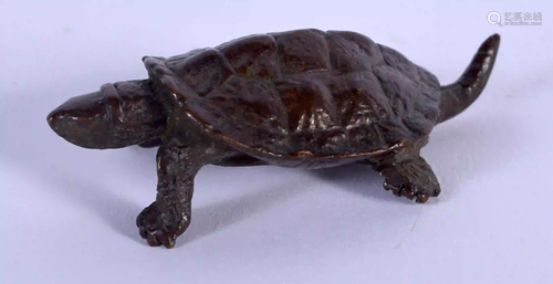 A JAPANESE BRONZE TORTOISE. 4.5 cm x 3 cm.