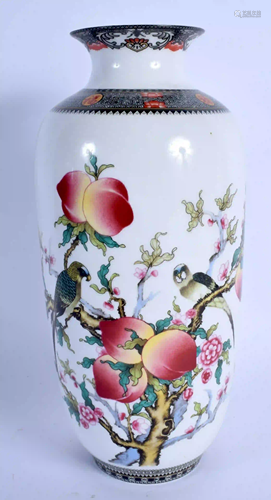 A CHINESE PORCELAIN VASE 20th Century. 25.5 cm high.