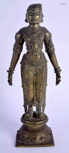 A FINE 18TH CENTURY INDIAN BRONZE FIGURE OF A