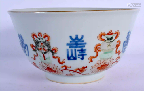 A LARGE CHINESE PORCELAIN BOWL 20th Century, bearing