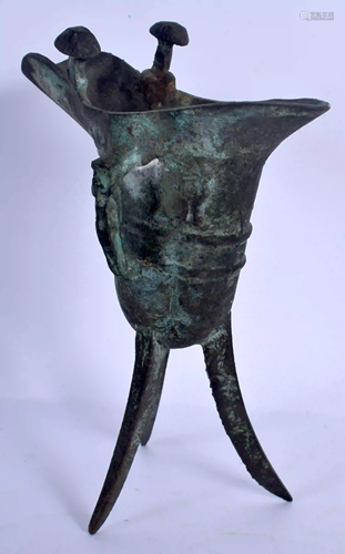 A CHINESE BRONZE JUE WINE VESSEL 20th Century. 20 cm x