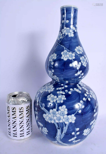 A 19TH CENTURY CHINESE BLUE AND WHITE DOUBLE GOURD V…