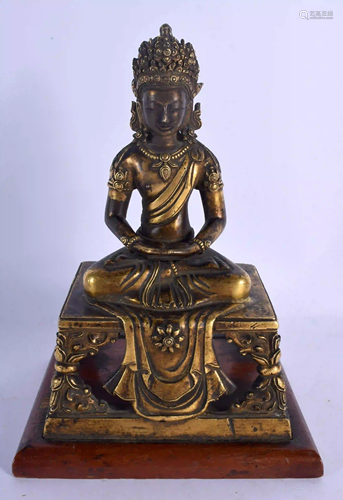 A LOVELY 18TH CENTURY CHINESE GILT BRONZE FIGURE OF