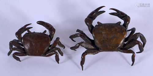 A JAPANESE BRONZE CRAB. 4 cm wide.