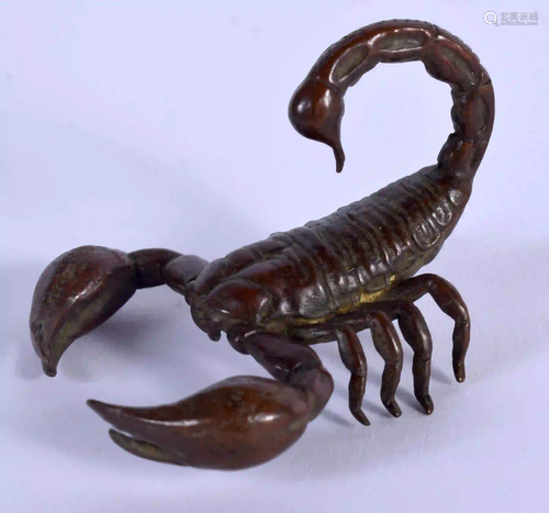 A JAPANESE BRONZE SCORPION. 5 cm wide.