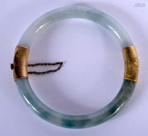 A 19TH CENTURY 14CT GOLD CHINESE JADEITE BANGLE. 6.5 cm