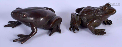 TWO JAPANESE BRONZE TOADS. 4.5 cm wide. (2)