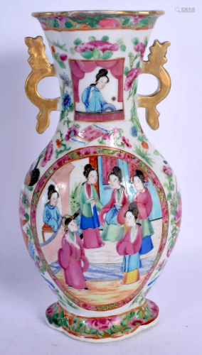 A 19TH CENTURY CHINESE CANTON FAMILLE ROSE VASE Qing.