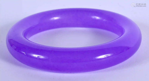 A CHINESE CARVED PURPLE JADE BANGLE 20th Century. 8 cm