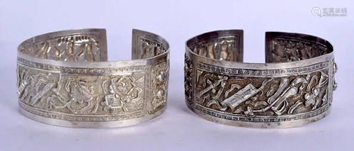 A PAIR OF 19TH CENTURY CHINESE EXPORT SILVER BANGLES