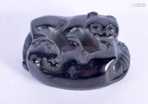 AN UNUSUAL EARLY 20TH CENTURY CHINESE CARVED AGATE