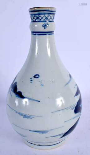 AN 18TH CENTURY CHINESE BLUE AND WHITE PORCELAIN GUGLET