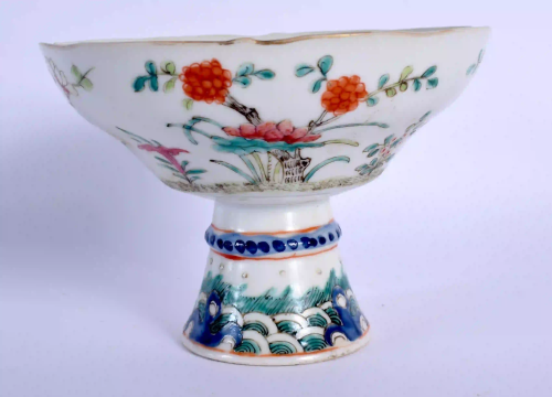 A 19TH CENTURY CHINESE FAMILLE ROSE PORCELAIN TAZZA