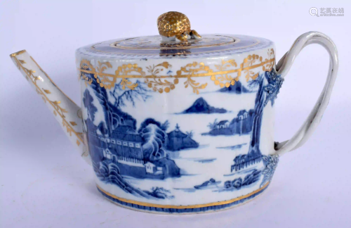 AN 18TH CENTURY CHINESE EXPORT BLUE AND WHITE TEAPOT