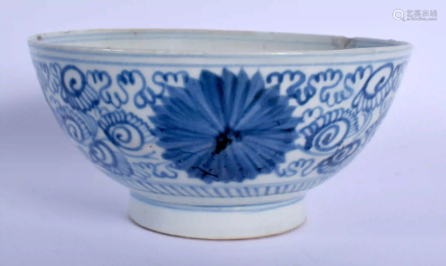 AN 18TH/19TH CENTURY CHINESE BLUE AND WHITE PORCEL…