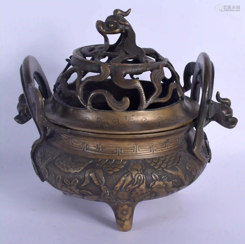 A LARGE 19TH CENTURY CHINESE TWIN HANDLED BRONZE …