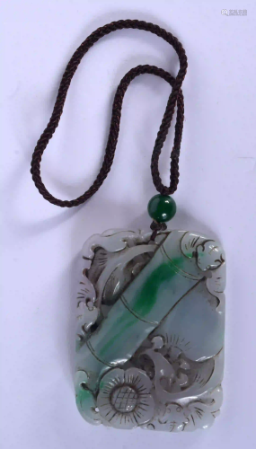 A CHINESE CARVED JADEITE PENDANT 20th Century. 5.5 cm x
