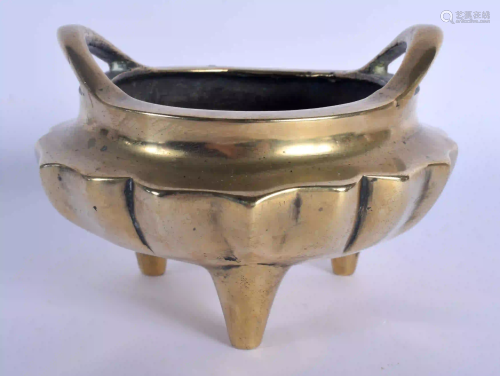 A 19TH CENTURY CHINESE TWIN HANDLED BRONZE CENSER Q…