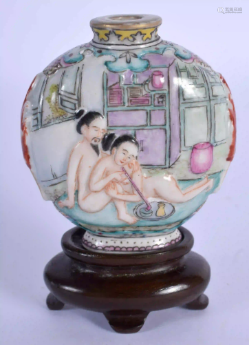 A 19TH CENTURY CHINESE FAMILLE ROSE PORCELAIN SNUFF