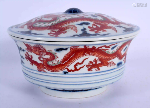 A CHINESE BLUE AND WHITE PORCELAIN BOWL AND COVER 20th