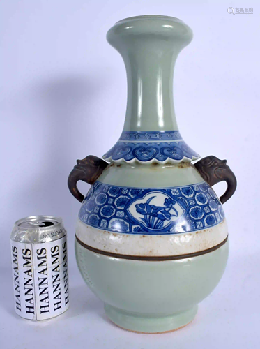 A 19TH CENTURY CHINESE BLUE AND WHITE CELADON TRI