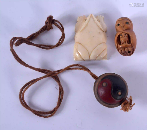 A LATE 19TH CENTURY JAPANESE BOXWOOD NETSUKE tog…