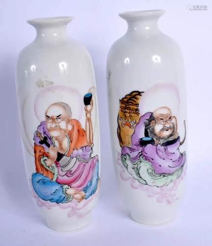 A PAIR OF CHINESE PORCELAIN SCHOLAR VASES 20th C…