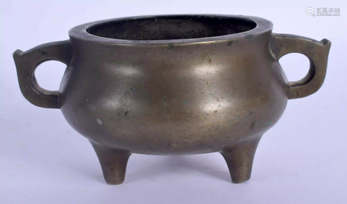 AN 18TH CENTURY CHINESE TWIN HANDLED BRONZE CENSER