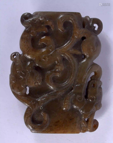 A 17TH/18TH CENTURY CHINESE CARVED MUTTON JADE SLI…