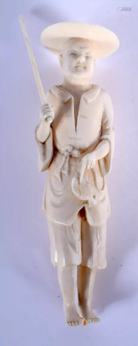 AN EARLY 20TH CENTURY CHINESE CARVED BONE FIGURE OF A
