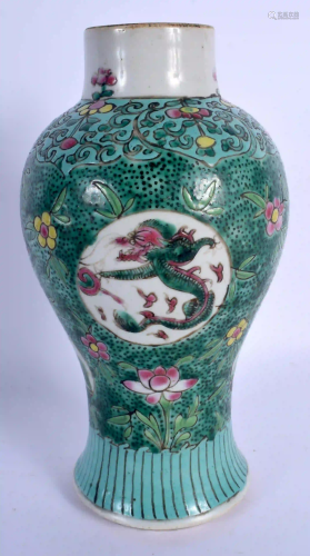A LATE 18TH/19TH CENTURY CHINESE TURQUOISE GLAZED VASE