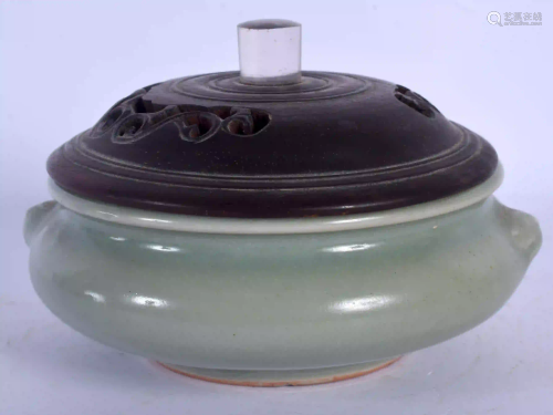 AN 18TH CENTURY CHINESE CELADON CENSER Qing, with