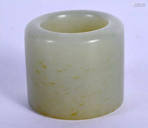 A CHINESE CARVED GREEN JADE ARCHERS RING 20th Century.