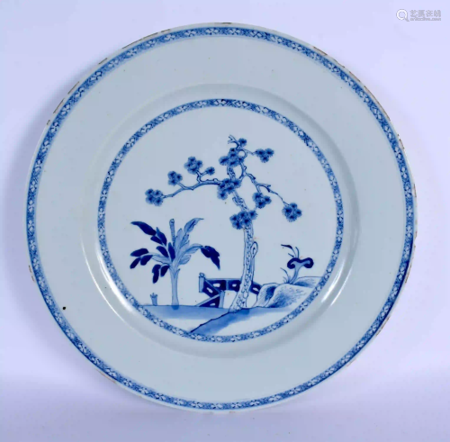 A LARGE 18TH CENTURY CHINESE BLUE AND WHITE PORCEL…