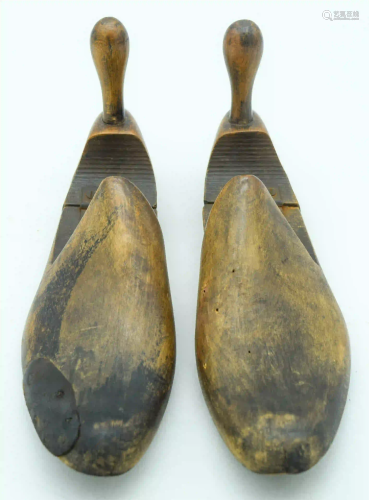 A pair of vintage shoe makers lasts 30cm (2).